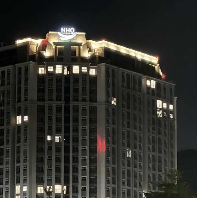 Bộ logo tôn sơn tĩnh điện gắn led