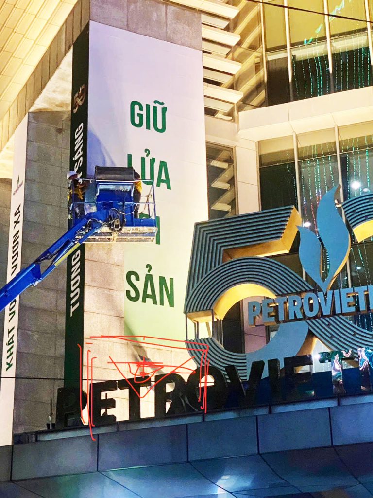 Thi công biển hiệu toà nhà