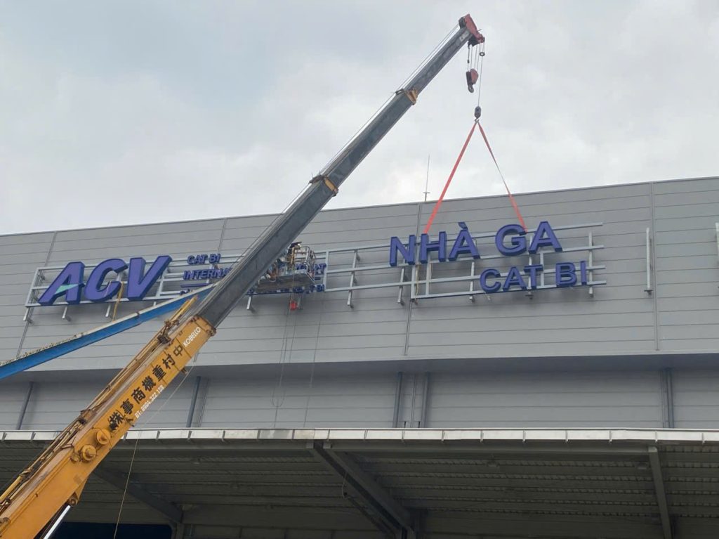 Thi công biển qc nhà ga hàng không