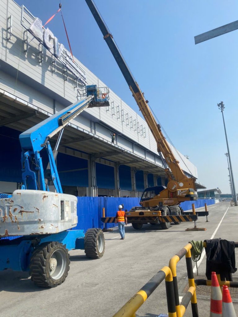 Thi công bộ chữ thực tế công trường